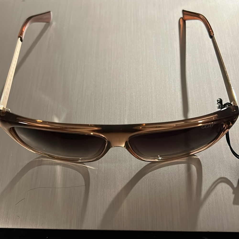 Quay Australia-QuayXDesi NWT OTL ll sunglasses in light brown - Picture 3 of 5